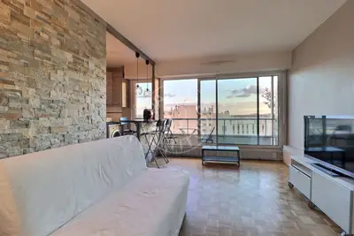 Studio 28m² Daumesnil, Paris 12 Balcony • Lift From 1 290 € /Month Available from 06 Sep 2027