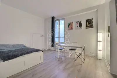 Studio 30m² Convention, Paris 15 Lift 1 200 € /Month Available from 17 Feb 2027