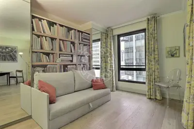 Studio 38m² Commerce, Paris 15 Balcony • Lift 1 600 € /Month Available from 03 Jul 2026