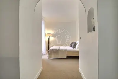 Studio alcove 28m² Place Vendôme, Paris 1 Lift 1 980 € /Month Available from 21 Sep 2026