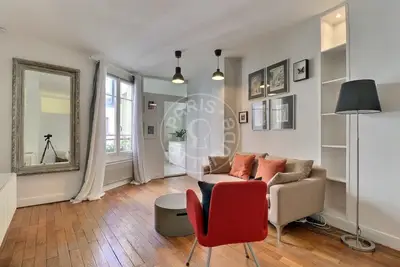 Studio 38m² Louvre, Paris 1 2 100 € /Month Available from 17 Jan 2027