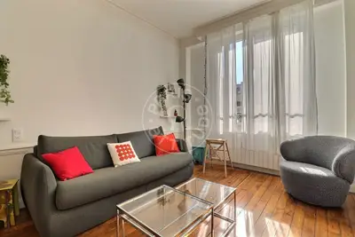 Studio 30m² Buttes-Chaumont, Paris 19 1 300 € /Month Available from 05 Jun 2027