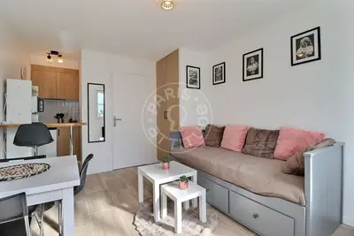 Studio 18m² Canal Saint-Martin, Paris 10 Terrace 1 075 € /Month Available from 04 Nov 2026