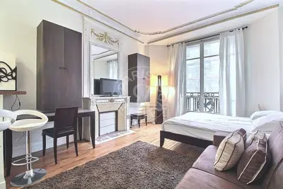 Studio 32m² 4.9 (12) Arc de Triomphe, Paris 17 Lift 1 750 € /Month Available from 18 Jul 2026