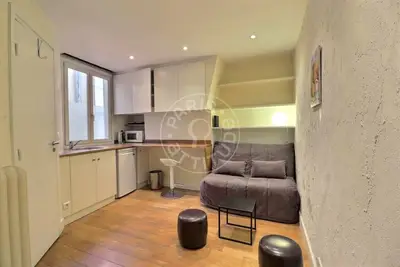 Studio 12m² Jardin du Luxembourg, Paris 6 Lift 1 050 € /Month Available from 10 Jul 2026