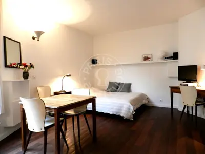 Studio 21m² 5 (2) Ménilmontant, Paris 11 1 108 € /Month Available from 01 Sep 2026