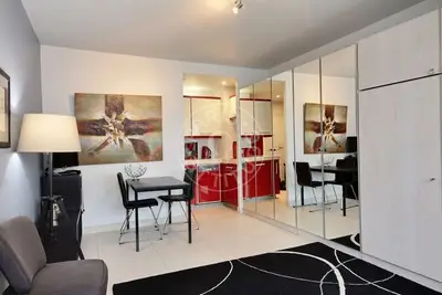 Studio 30m² 4.3 (3) Buttes-Chaumont, Paris 19 Balcony • Parking 1 145 € /Month Available from 02 Jul 2027