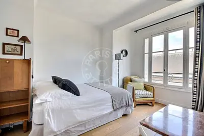 Studio 20m² 5 (2) Jules Joffrin - Mairie du 18ème, Paris 18 Balcony • Lift 1 090 € /Month Available from 18 Jan 2027