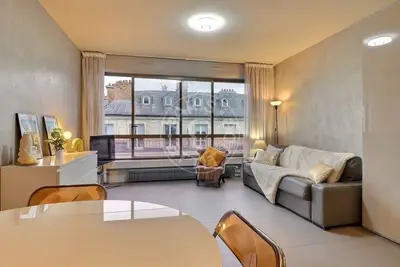 Studio 34m² 5 (3) Champs-Elysées, Paris 8 Lift 1 690 € /Month Available from 28 Jul 2026