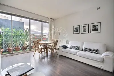 Studio alcove 50m² 5 (1) Parc Monceau, Paris 8 Balcony • Lift 2 473 € /Month Available from 03 Mar 2027