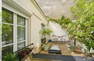 Voir d'autres photos 10 2 900 € CC* Maison 47 m 2 Paris 8 2 pièces Petite maison. for rent, in the heart of the 8th arrondissement, just a few steps f