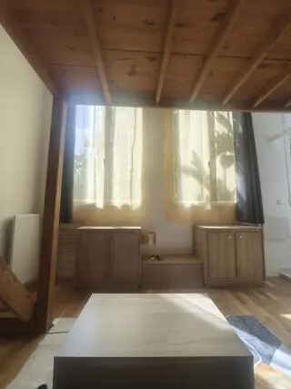Nouveau 5 950 € CC* Appartement 20 m 2 Paris 20 1 pièce DPE : E 250 kWh/m².an 70 kg CO 2 /m².an Très jolie studio ensoleillé !. appartement de 20 m2 à