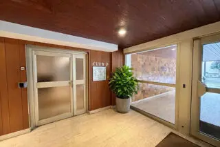Voir d'autres photos 8 1 645 € CC* Appartement 42 m 2 Paris 15 2 pièces 1 chambre Ascenseur DPE : D 229 kWh/m².an 45 kg CO 2 /m².an Grand studio meubl