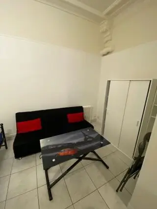 4 905 € CC* Appartement 20 m 2 Paris 15 1 pièce 1 chambre DPE : D 250 kWh/m².an 50 kg CO 2 /m².an Paris 15, chambre meublée de 20 m² à louer, disponib