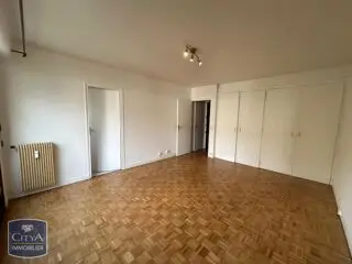 Nouveau 5 998 € CC* Appartement 29 m 2 Paris 15 Exclusivité 1 pièce DPE : D 223 kWh/m².an 38 kg CO 2 /m².an Paris 15ème, appartement T1 à louer, 29 m²
