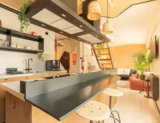 Voir d'autres photos 6 1 243 € CC* Maison 425 m 2 Paris 19 5 pièces DPE : B 110 kWh/m².an 10 kg CO 2 /m².an Butte bergeyre 59 - coliving au coeur du 1