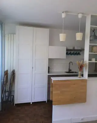 3 1 100 € CC* Appartement 25 m 2 Paris 14 1 pièce Ascenseur DPE : F 420 kWh/m².an 50 kg CO 2 /m².an Beau studio meublé 25m² paris alésia. appartement 