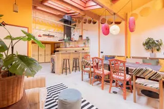 Voir d'autres photos 6 1 255 € CC* Maison 216 m 2 Paris 13 5 pièces DPE : C 180 kWh/m².an 6 kg CO 2 /m².an Bac 26 -premium coliving house paris 13th. 