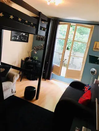 Nouveau 3 829 € CC* Appartement 20 m 2 Paris 20 1 pièce DPE : C 180 kWh/m².an 30 kg CO 2 /m².an Appartement avec terrasse. appartement de 20 m2 à loue