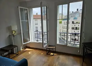 Nouveau 5 1 350 € CC* Appartement 31 m 2 Paris 13 1 pièce DPE : E 250 kWh/m².an 70 kg CO 2 /m².an Beau studio meublé 31m² lumineux et sans vis-à-vis. 